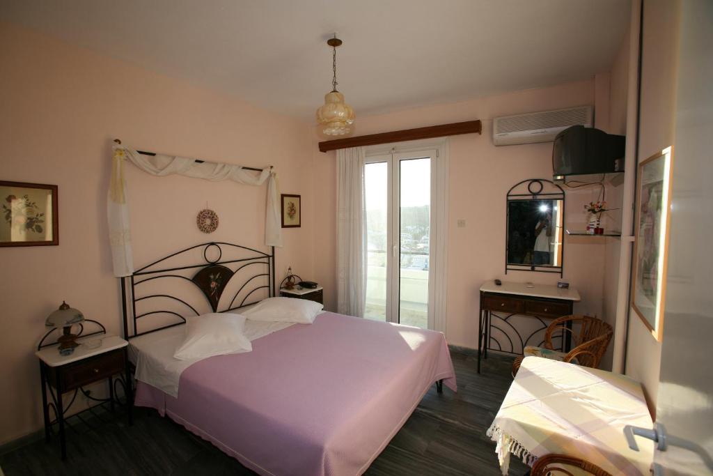 Aparthotel Meltemi Batsíon Pokoj fotografie